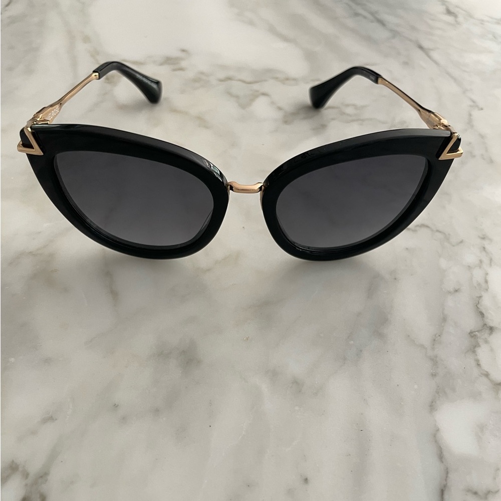 SONIX Sunglasses Women's Melrose Cat Eye Black frame